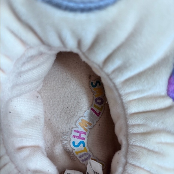 Squishmallows Purple and Cream Kids Slippers Size 6-7 - Picture 3 of 8